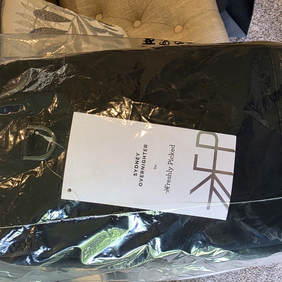 Freshly Picked Ebony Seoul Neoprene Overnighter - Picture 6 of 6